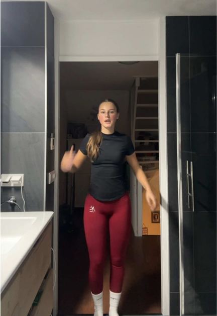 Video still: dance trend by @fleurvanassen_