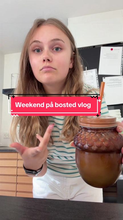 Video still: talking head vlog by @josedallk
