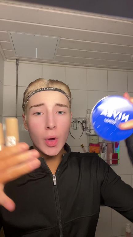 Video still: makeup tutorial by @_onzq_